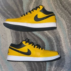 Jordan 1 low university gold black